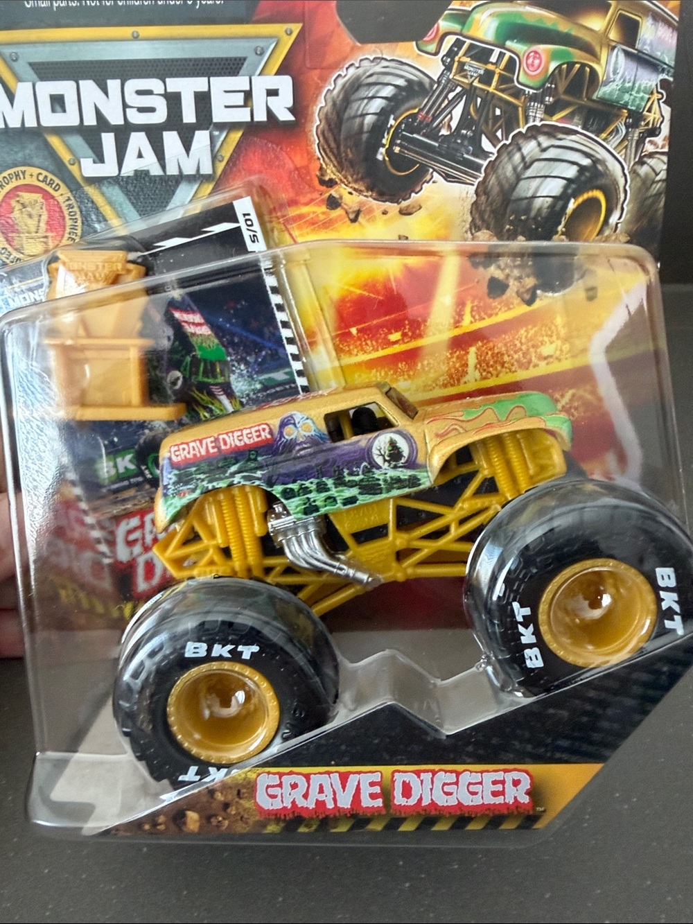 NEW SPIN MASTER 2026 MONSTER JAM GOLD TROPHY CARD SERIES 1 complete set - Picture 10 of 10